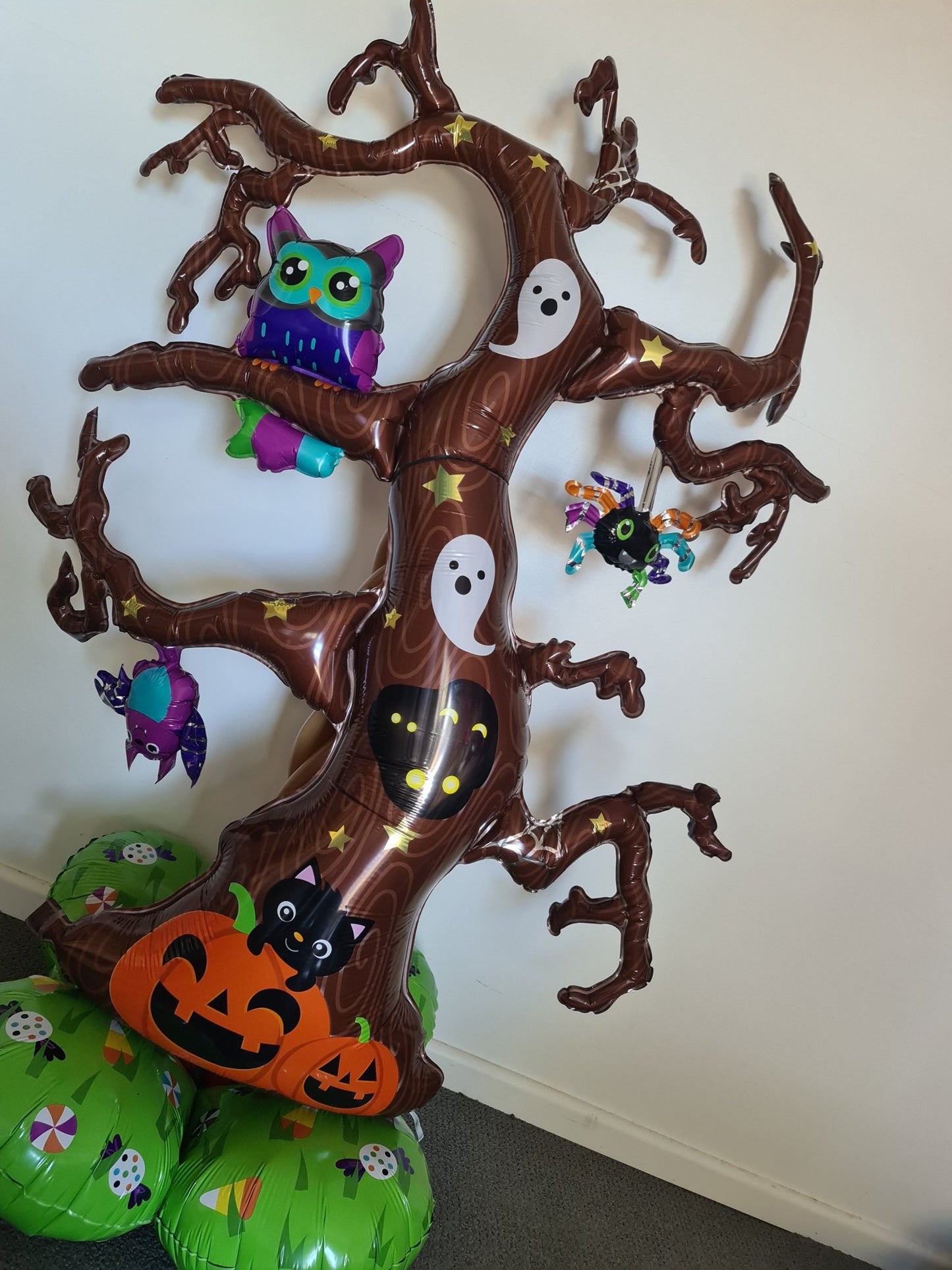Halloween Past Decor Images - UpUpNAwayBalloons