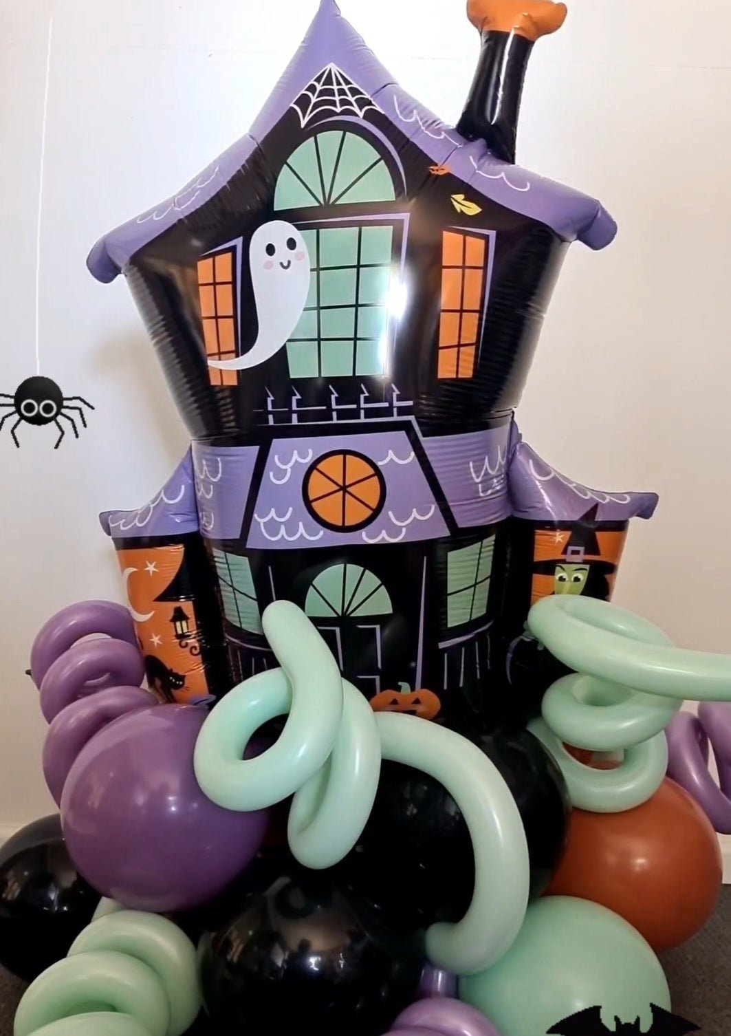Halloween Past Decor Images - UpUpNAwayBalloons