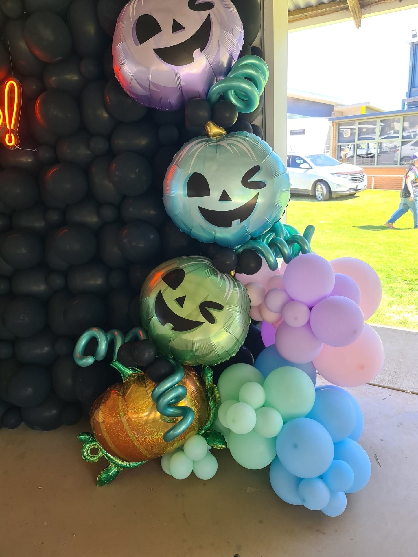 Halloween Past Decor Images - UpUpNAwayBalloons
