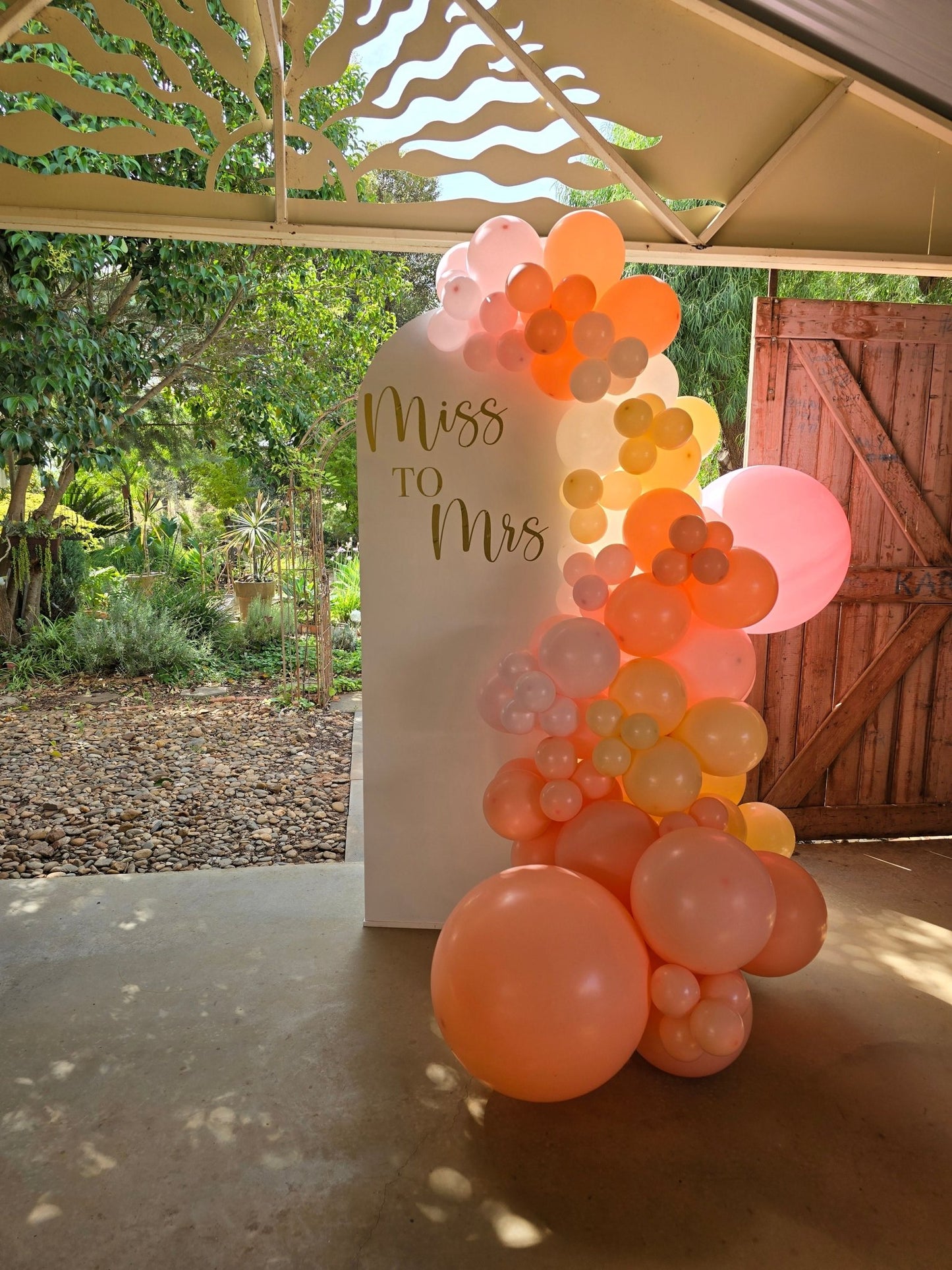 Year 2024 Organic Balloon Garlands (click on photo to view all photos) - UpUpNAwayBalloons