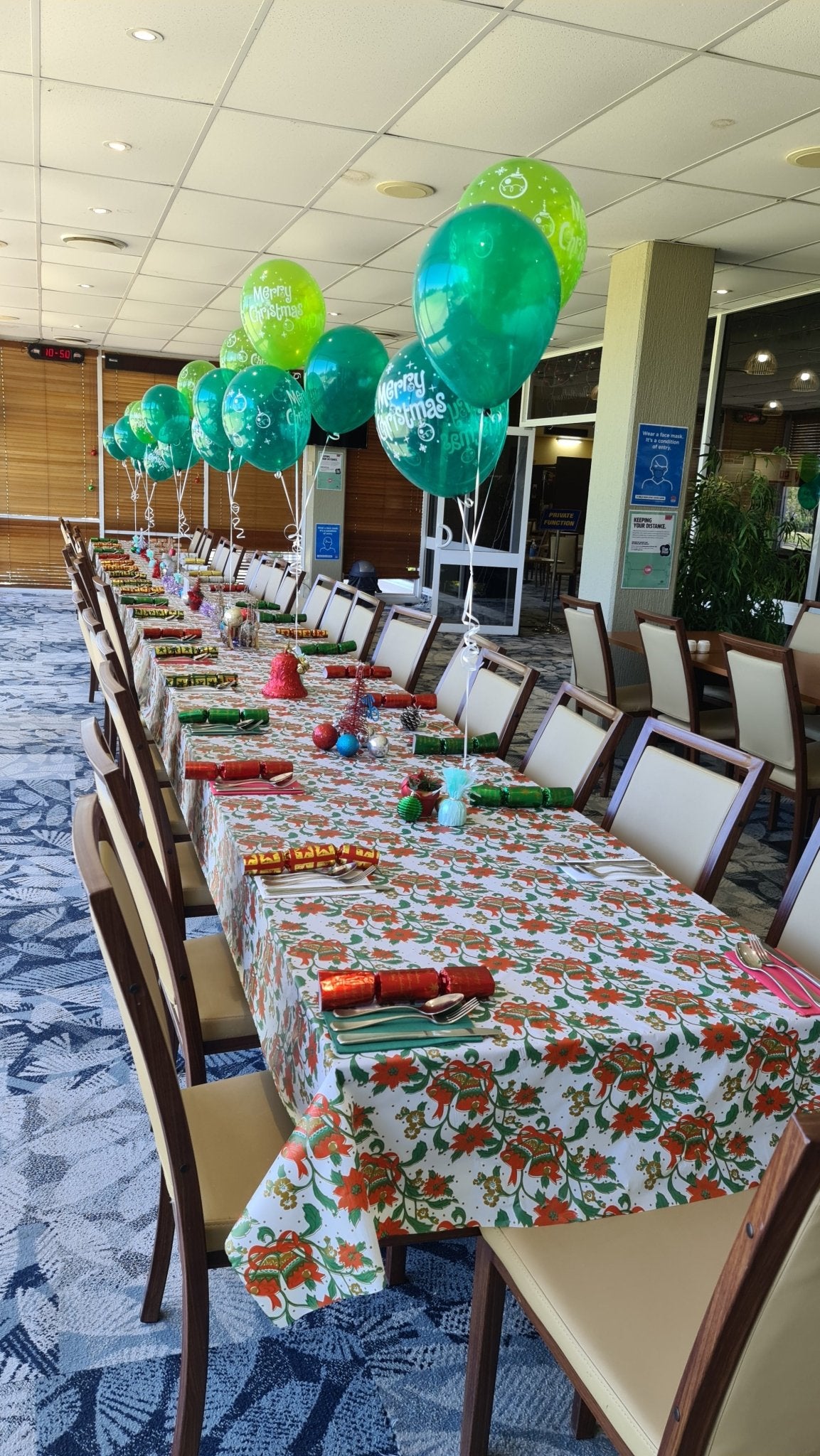 Christmas 3 Balloon Bouquet - UpUpNAwayBalloons