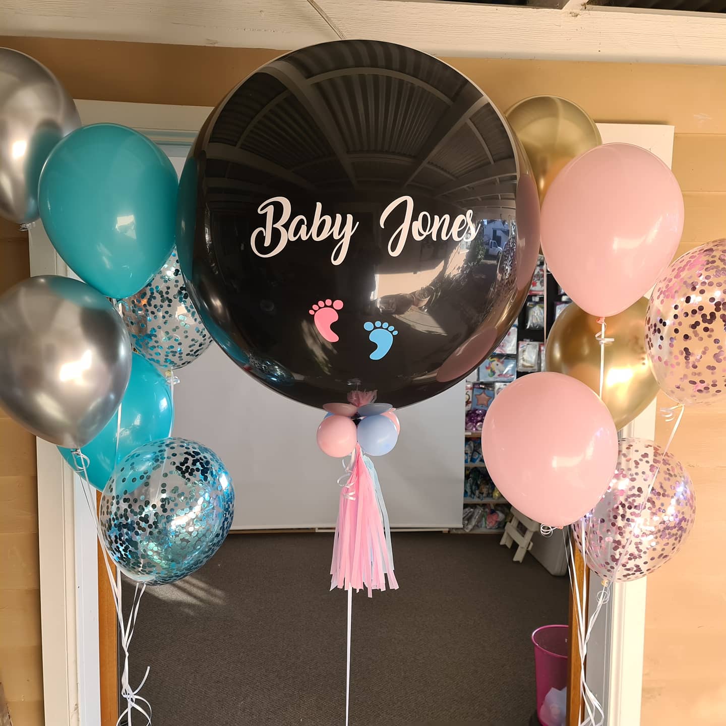Personalised Gender Reveal - UpUpNAwayBalloons