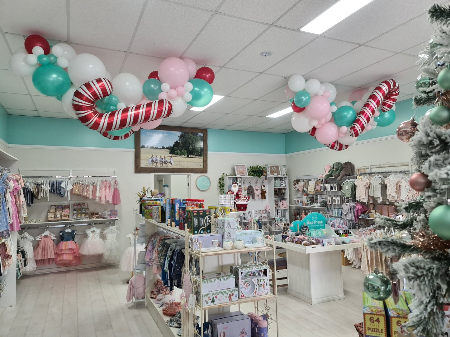 Year 2015 to 2020 Organic Balloon Garlands (click on photo to view) - UpUpNAwayBalloons
