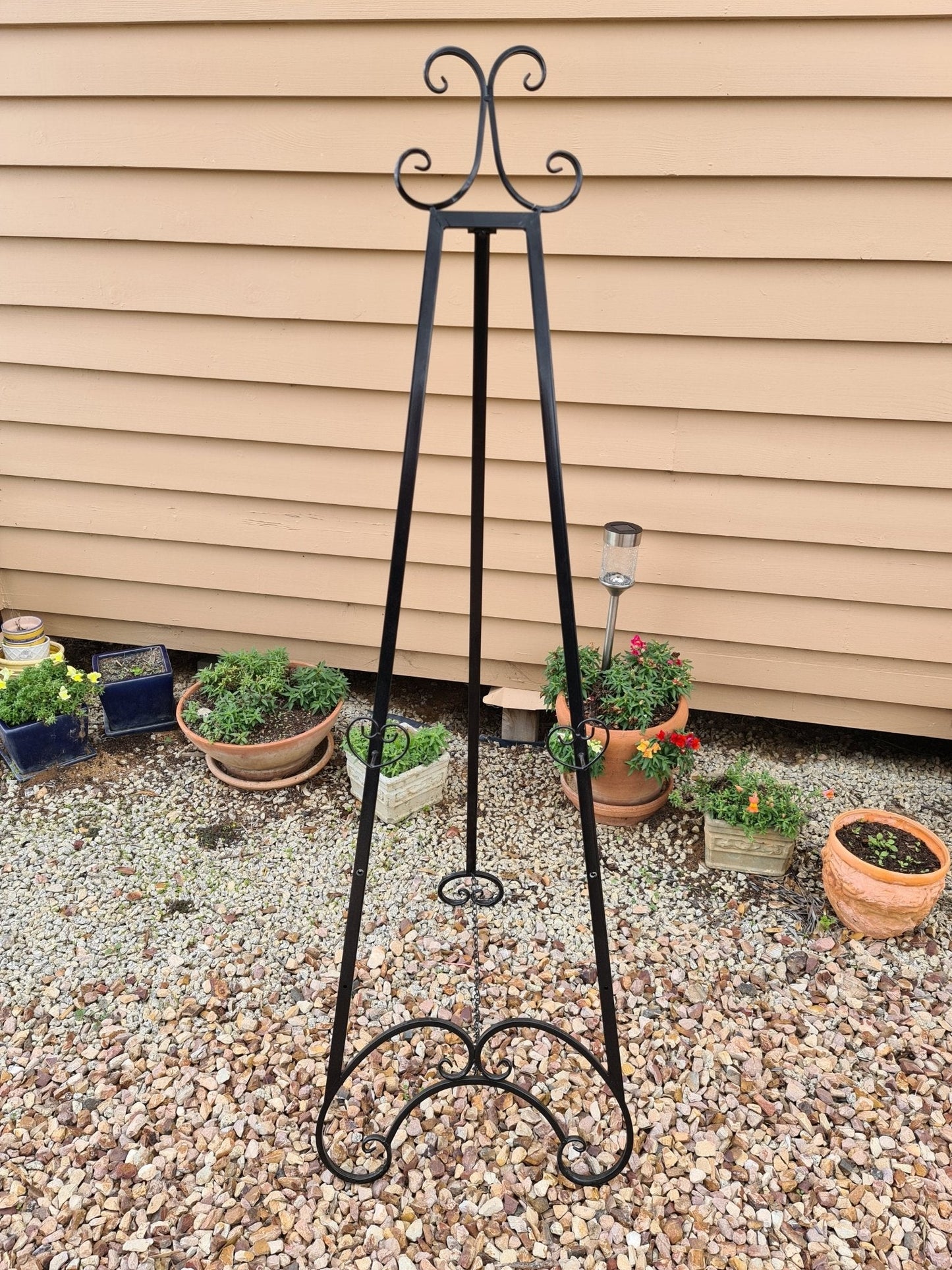 Black Easel Hire (not available to hire without a backdrop and organic garlands) by UpUpNAwayBalloons