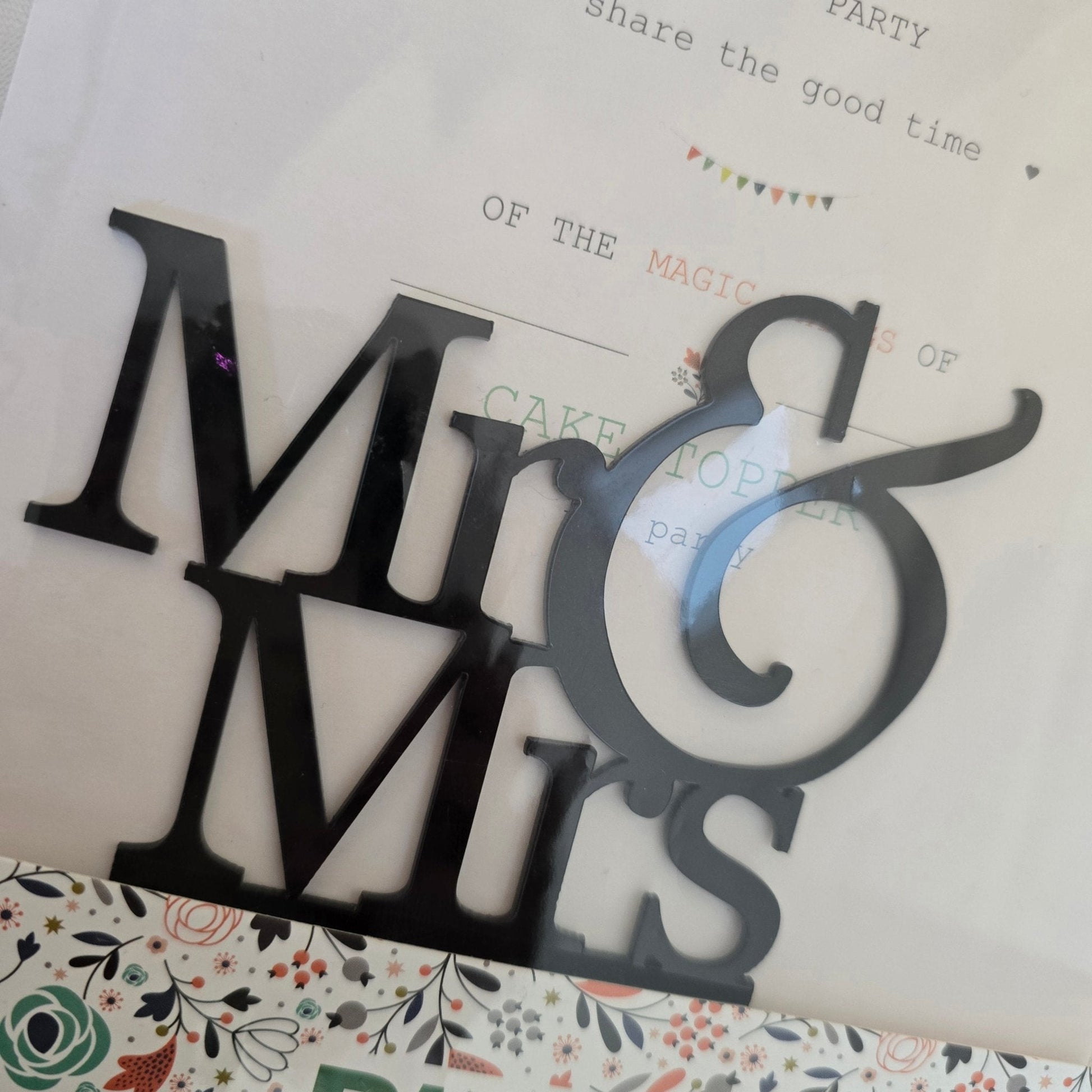 Cake Topper Mr & Mrs Wedding - UpUpNAwayBalloons