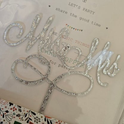 Cake Topper Mr & Mrs Wedding - UpUpNAwayBalloons