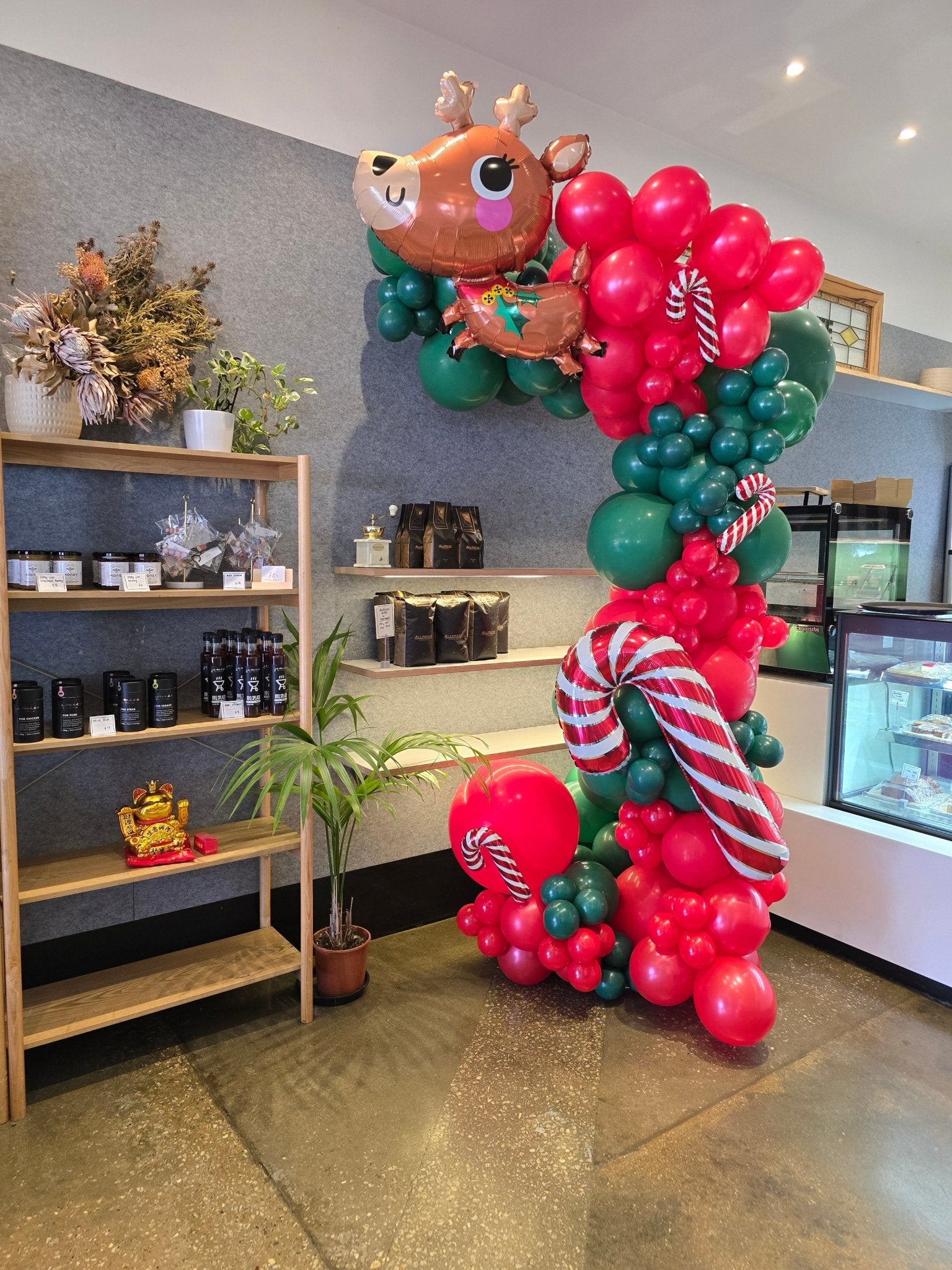 Christmas Backdrops & Local Business Xmas Decorations - message for a FREE quote. - UpUpNAwayBalloons