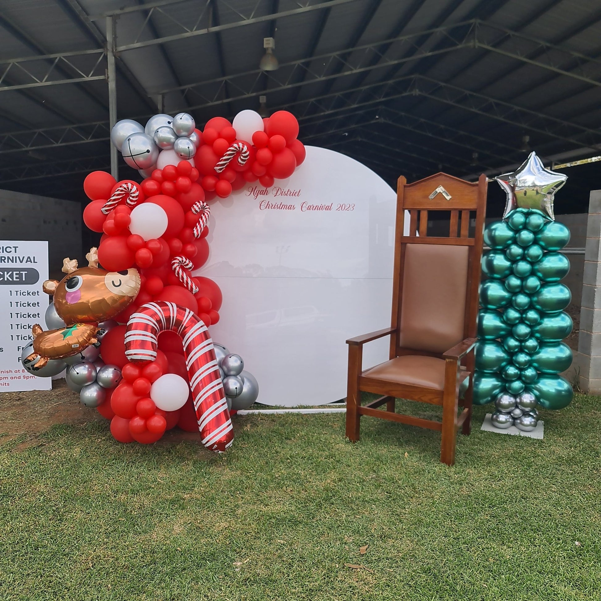 Christmas Backdrops & Local Business Xmas Decorations - message for a FREE quote. - UpUpNAwayBalloons