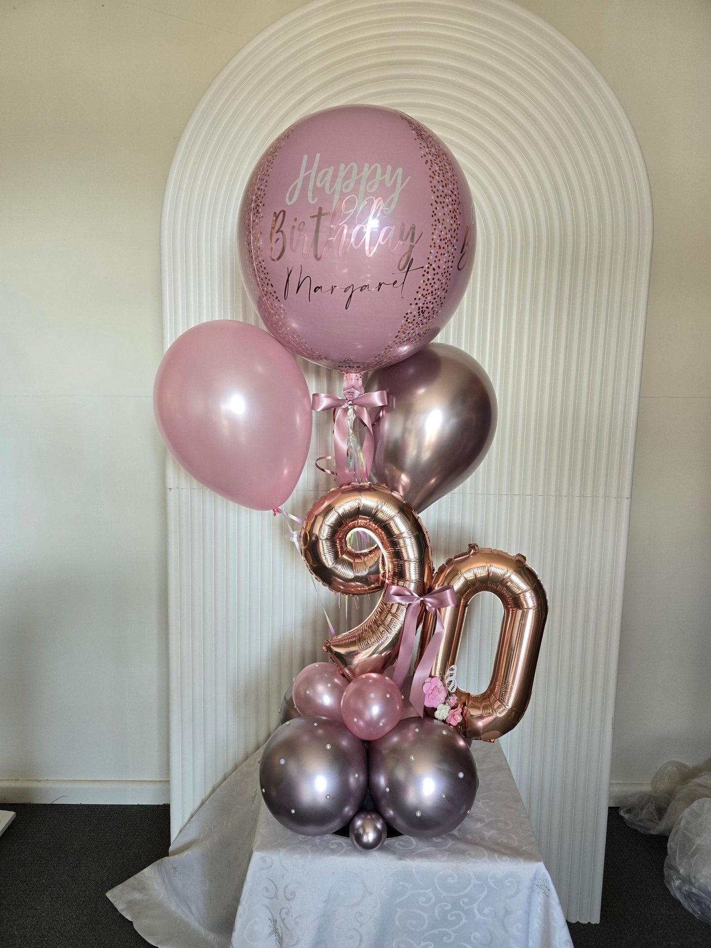 Creative Table Centerpiece - UpUpNAwayBalloons