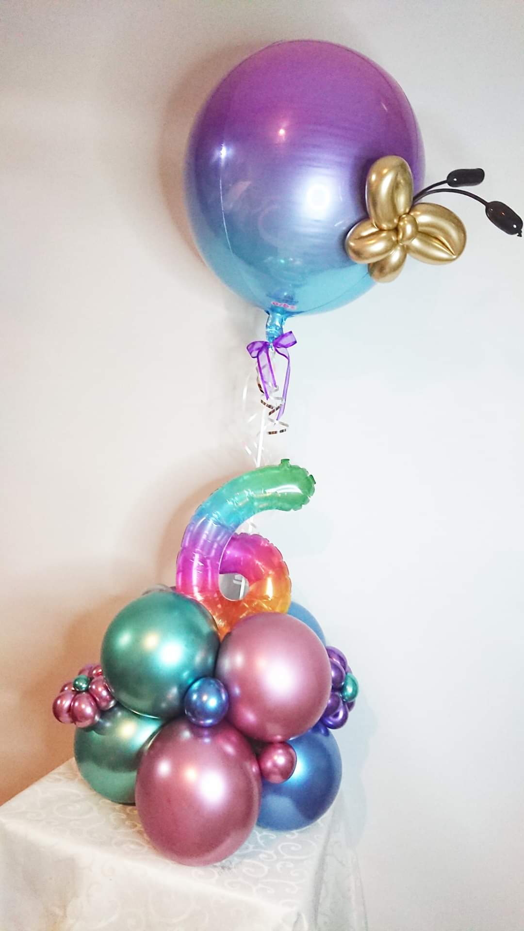 Creative Table Centerpiece by UpUpNAwayBalloons