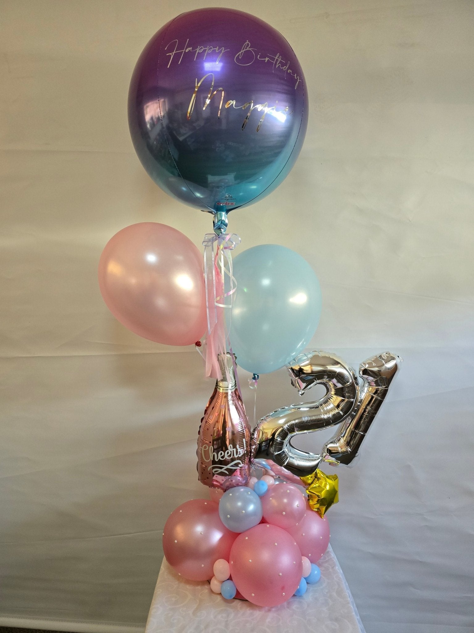 Creative Table Centerpiece - UpUpNAwayBalloons