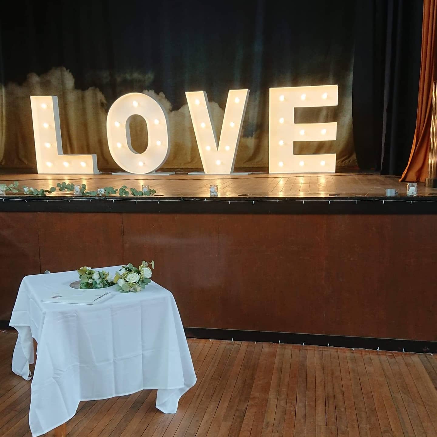 Light Up Love Letters for Hire by UpUpNAwayBalloons