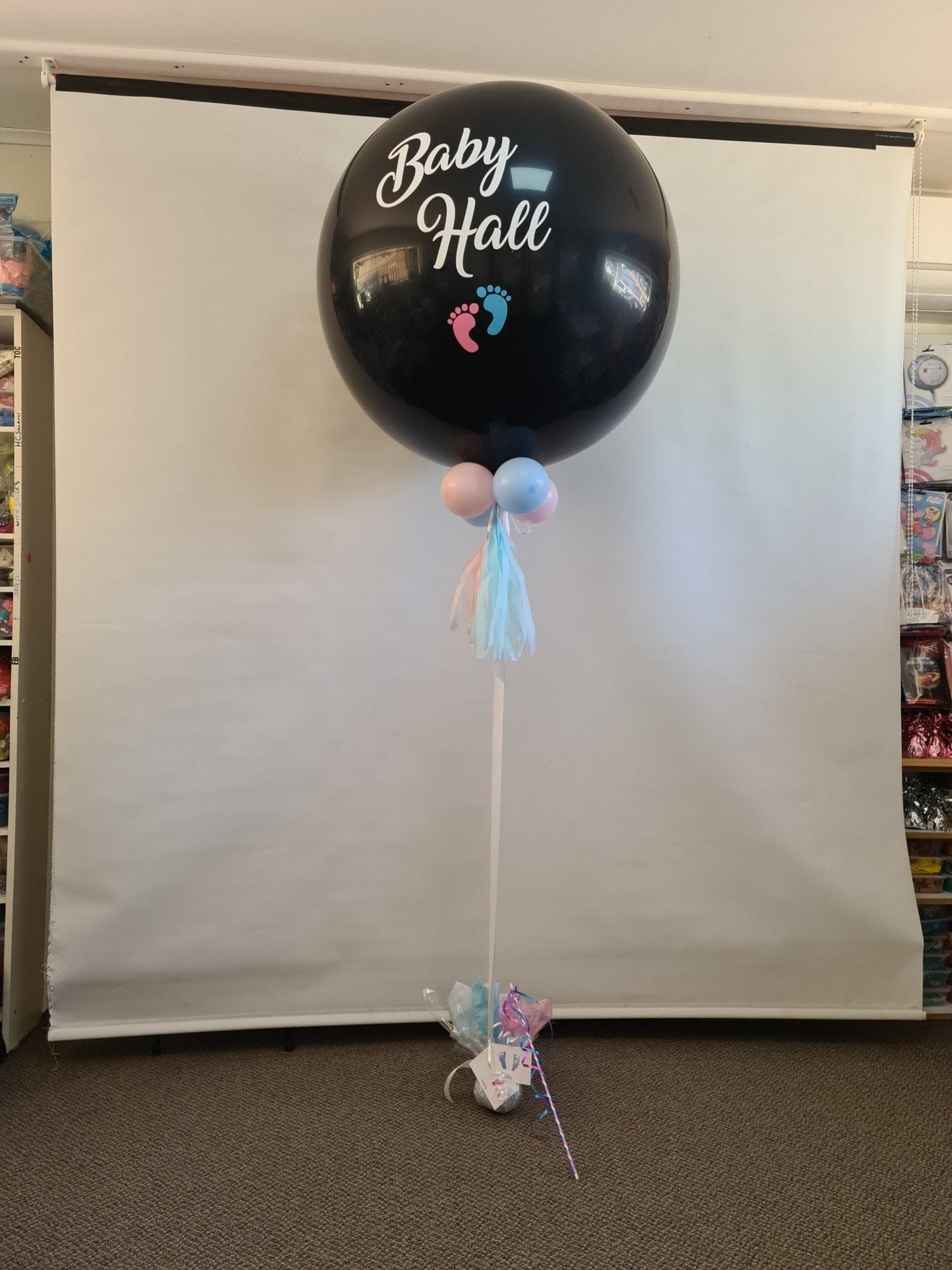 Personalised Gender Reveal by UpUpNAwayBalloons