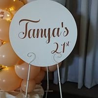 White Acrylic Disk Sign Hire (not available to hire without a backdrop and organic garlands) by UpUpNAwayBalloons