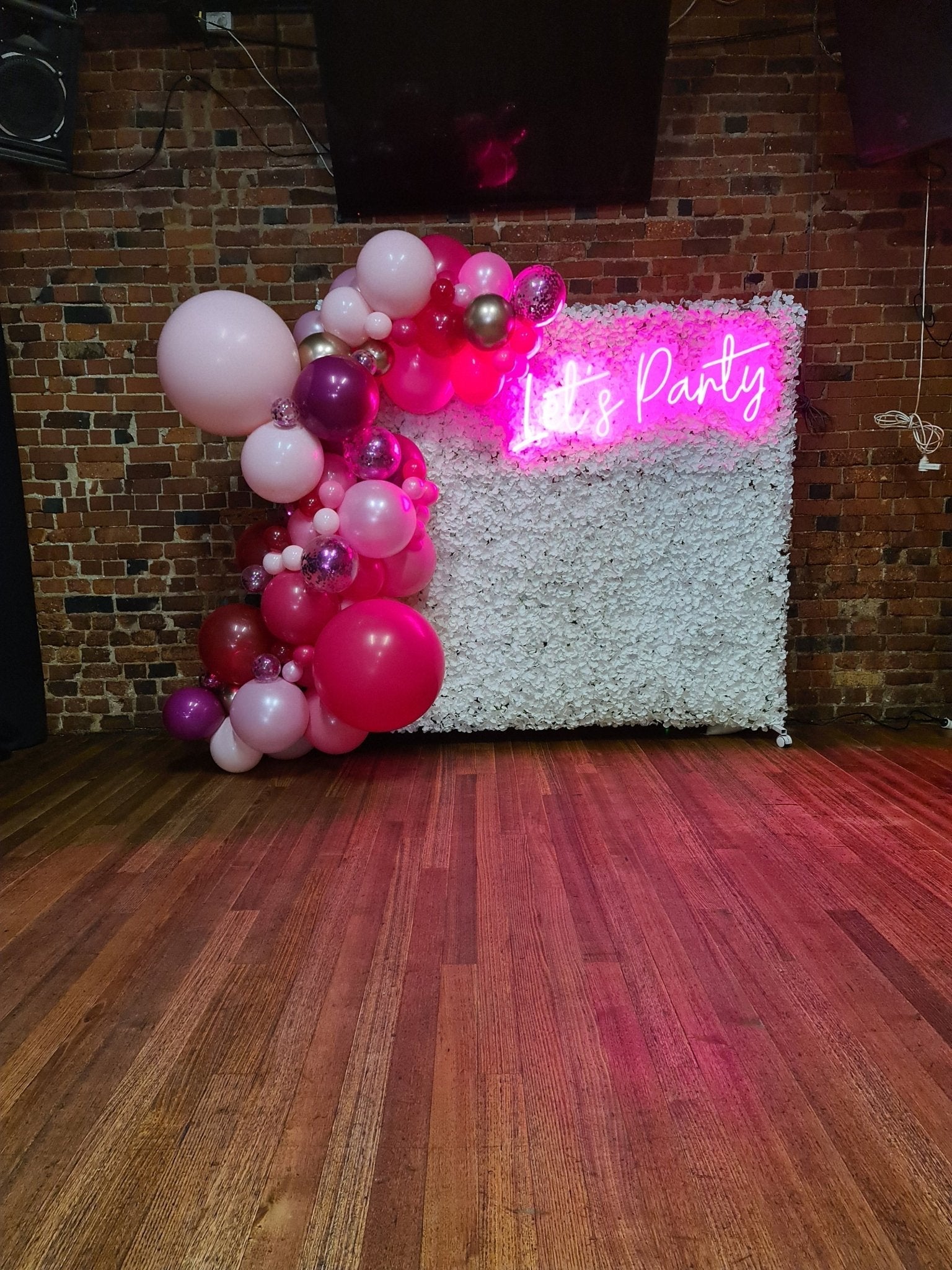 Year 2021 Organic Balloon Garlands (click on photo to view all photos) - UpUpNAwayBalloons