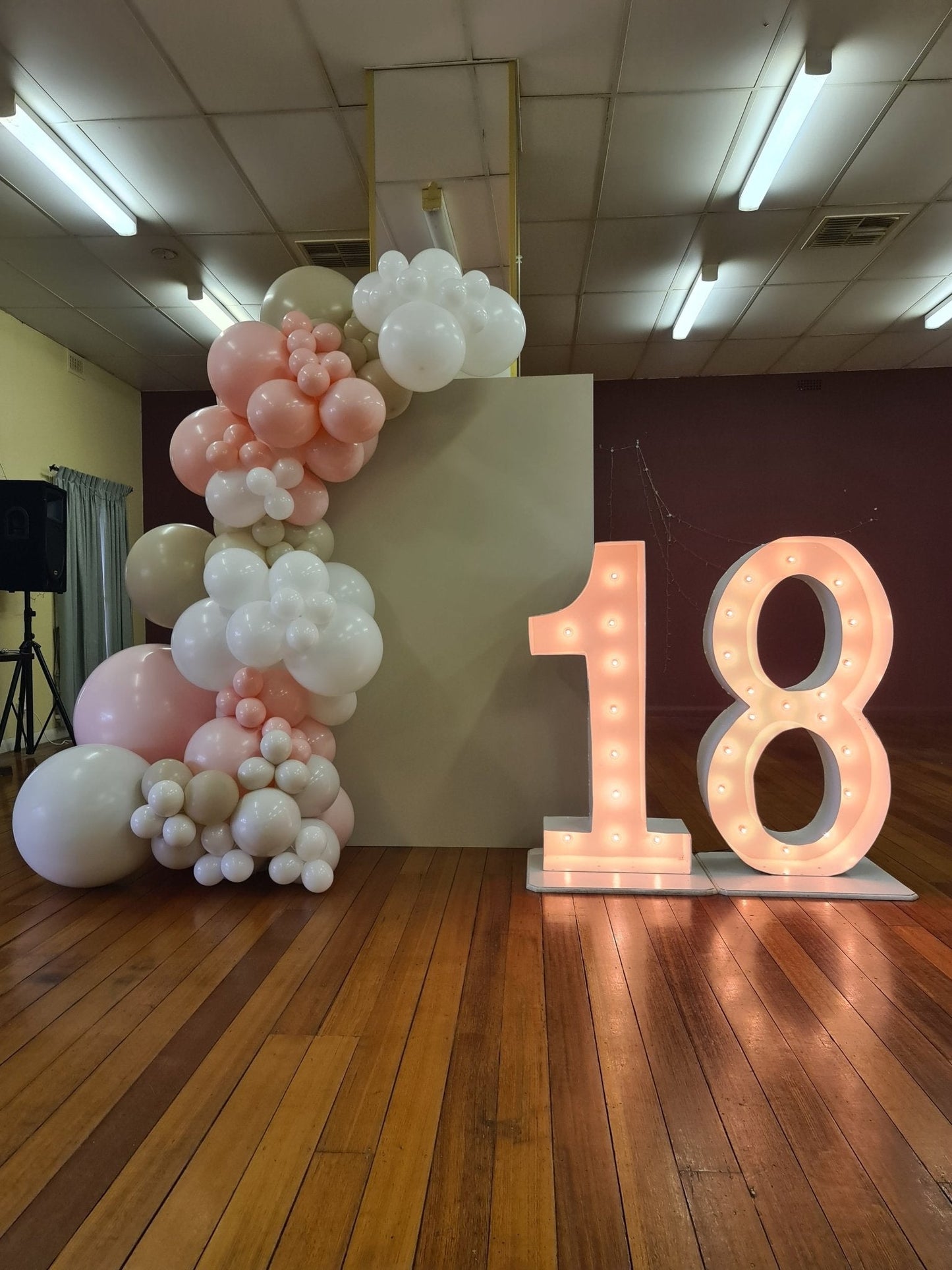 Year 2022 Organic Balloon Garlands (click on photo to view all photos) - UpUpNAwayBalloons