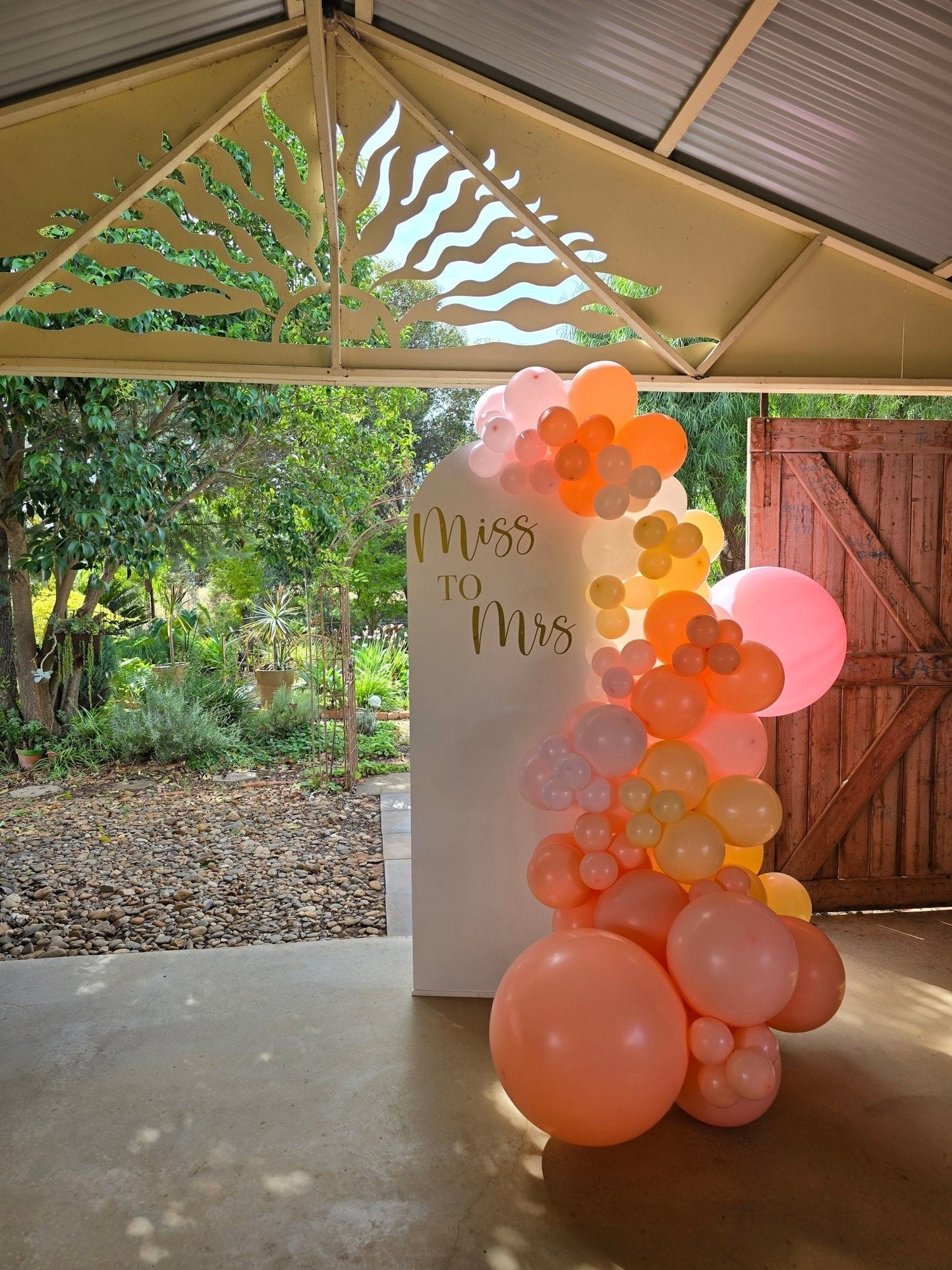 Year 2024 Organic Balloon Garlands (click on photo to view all photos) - UpUpNAwayBalloons