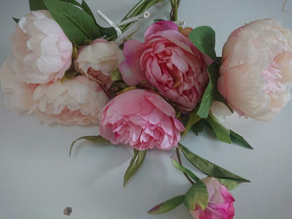 Artificial Flowers and Greenery for hire - UpUpNAwayBalloons