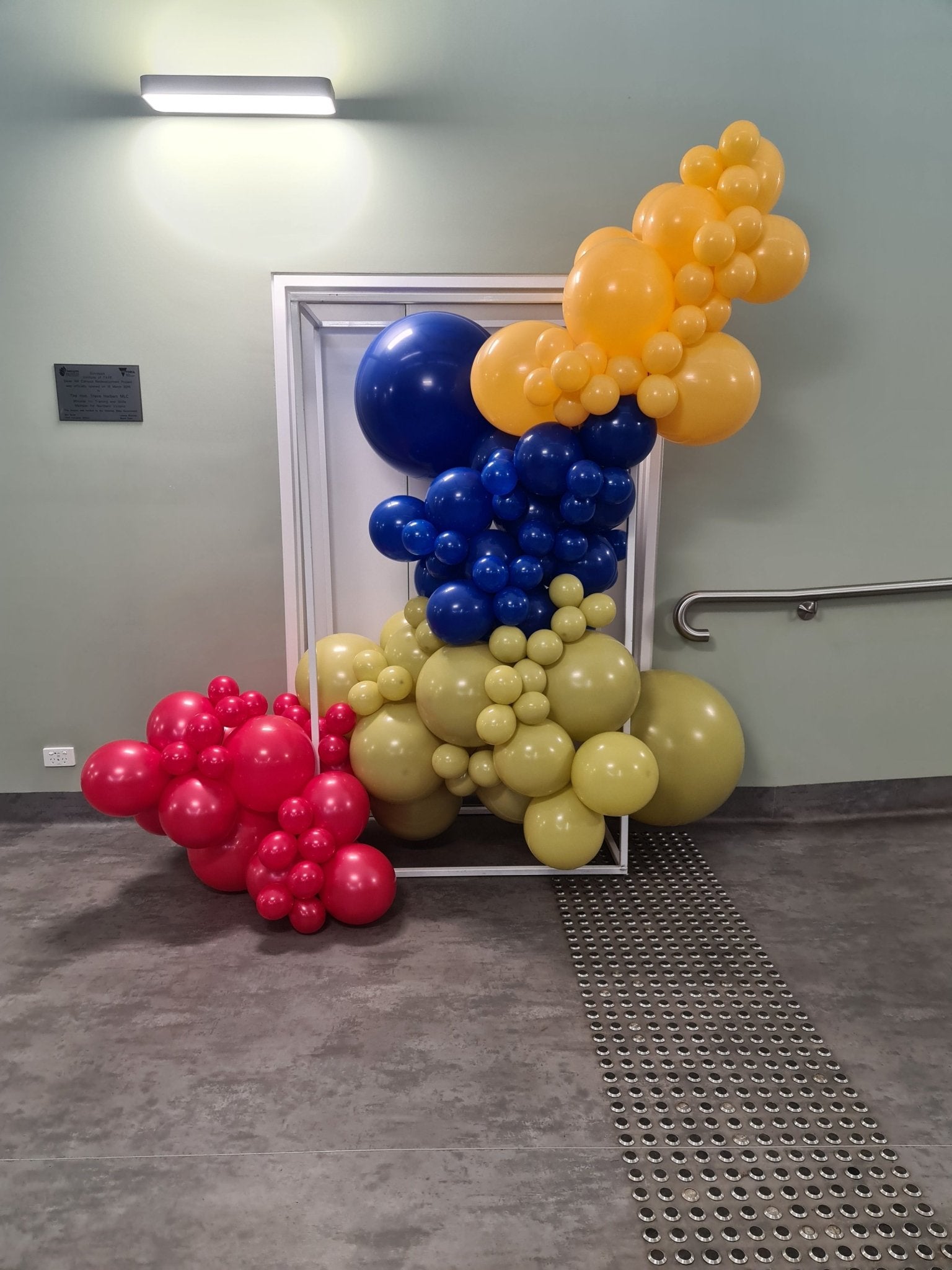 Year 2015 to 2020 Organic Balloon Garlands (click on photo to view) - UpUpNAwayBalloons