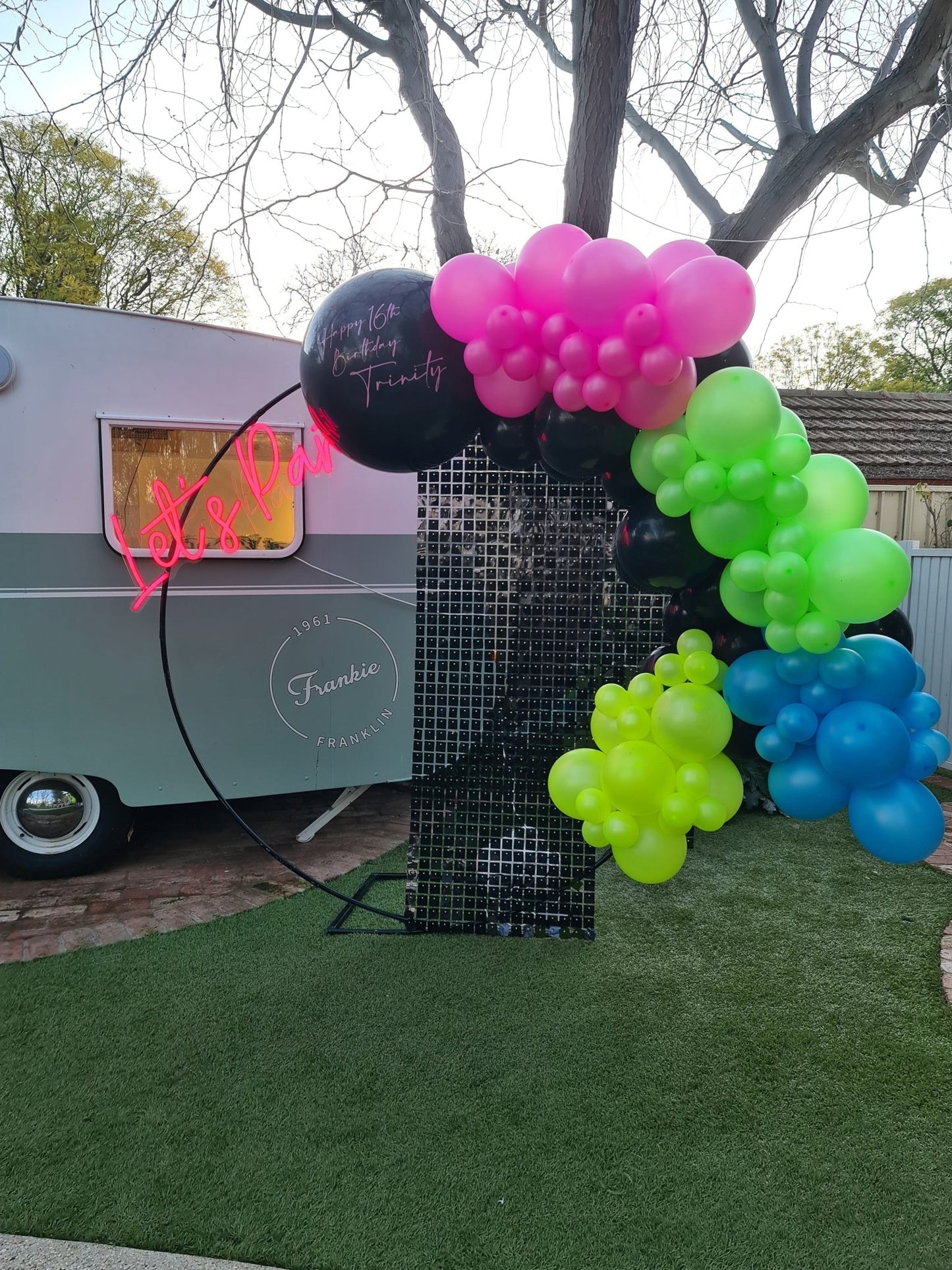 Year 2015 to 2020 Organic Balloon Garlands (click on photo to view) - UpUpNAwayBalloons