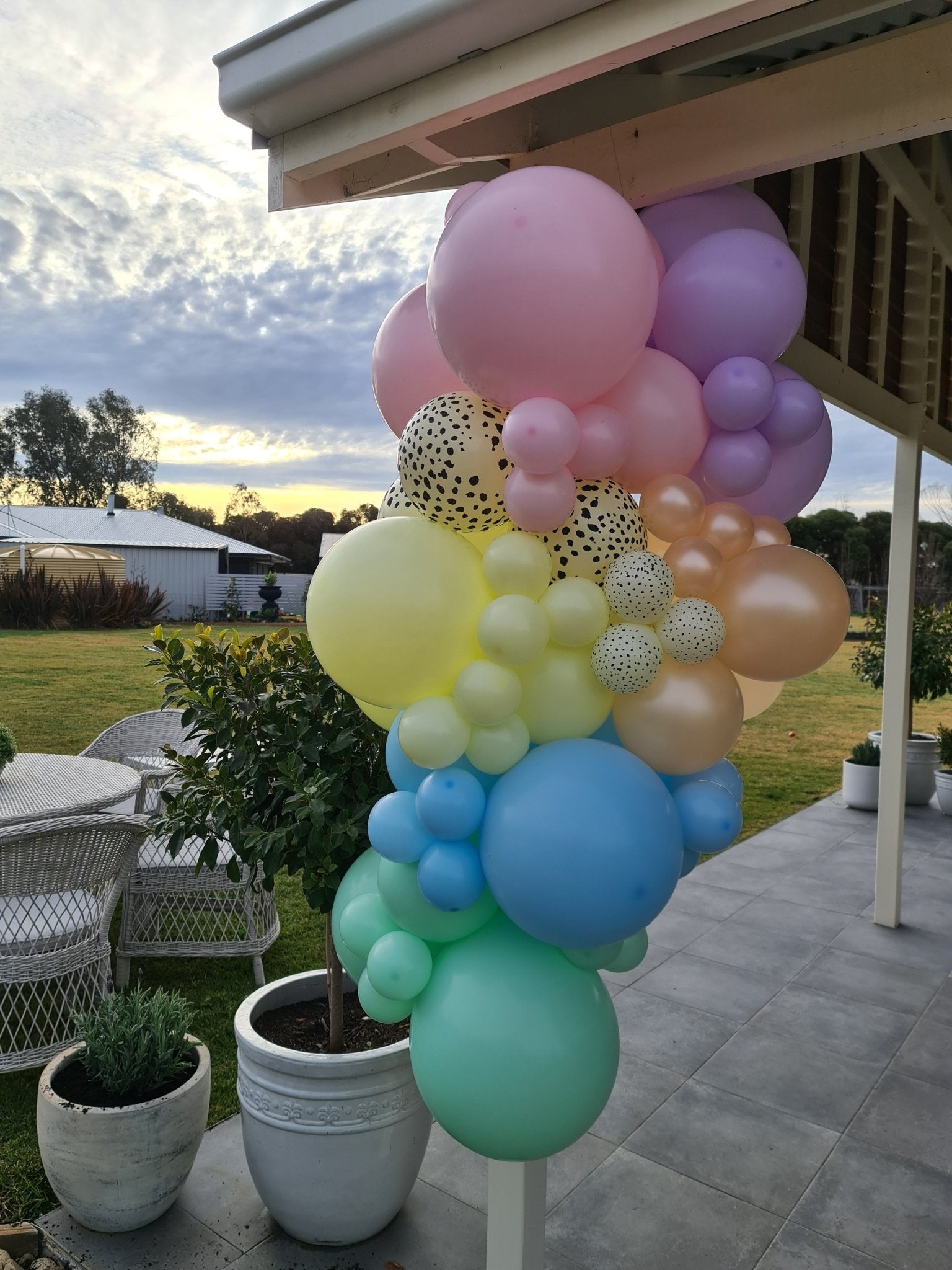 Year 2015 to 2020 Organic Balloon Garlands (click on photo to view) - UpUpNAwayBalloons